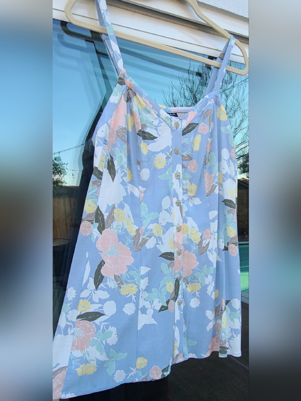 Torrid Blue Fog Floral Button Front Cami Romantic Tank โ Size 00 - M/L - Size 10 - Picture 8 of 17